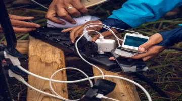 كارثة الشاحن.. خبير يحذر من خطأ شائع ينهي حياة أسرة في لحظات